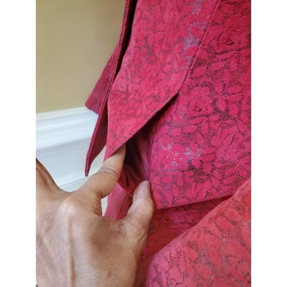 Newport News Woman’s Red Leather Size 8 - Picture 4 of 11